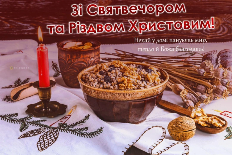 Святвечір: свічка, кутия та горіхи на вишитій скатертині.